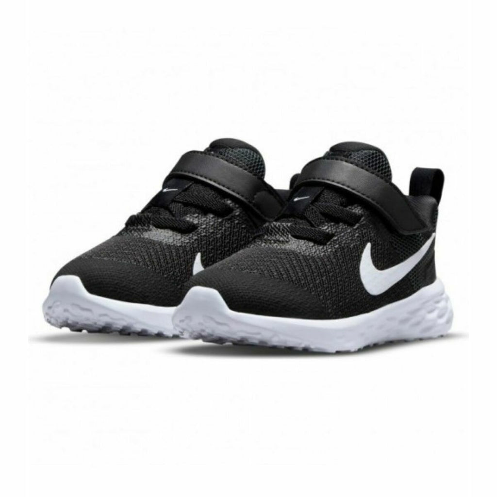 Black Nike Revolution